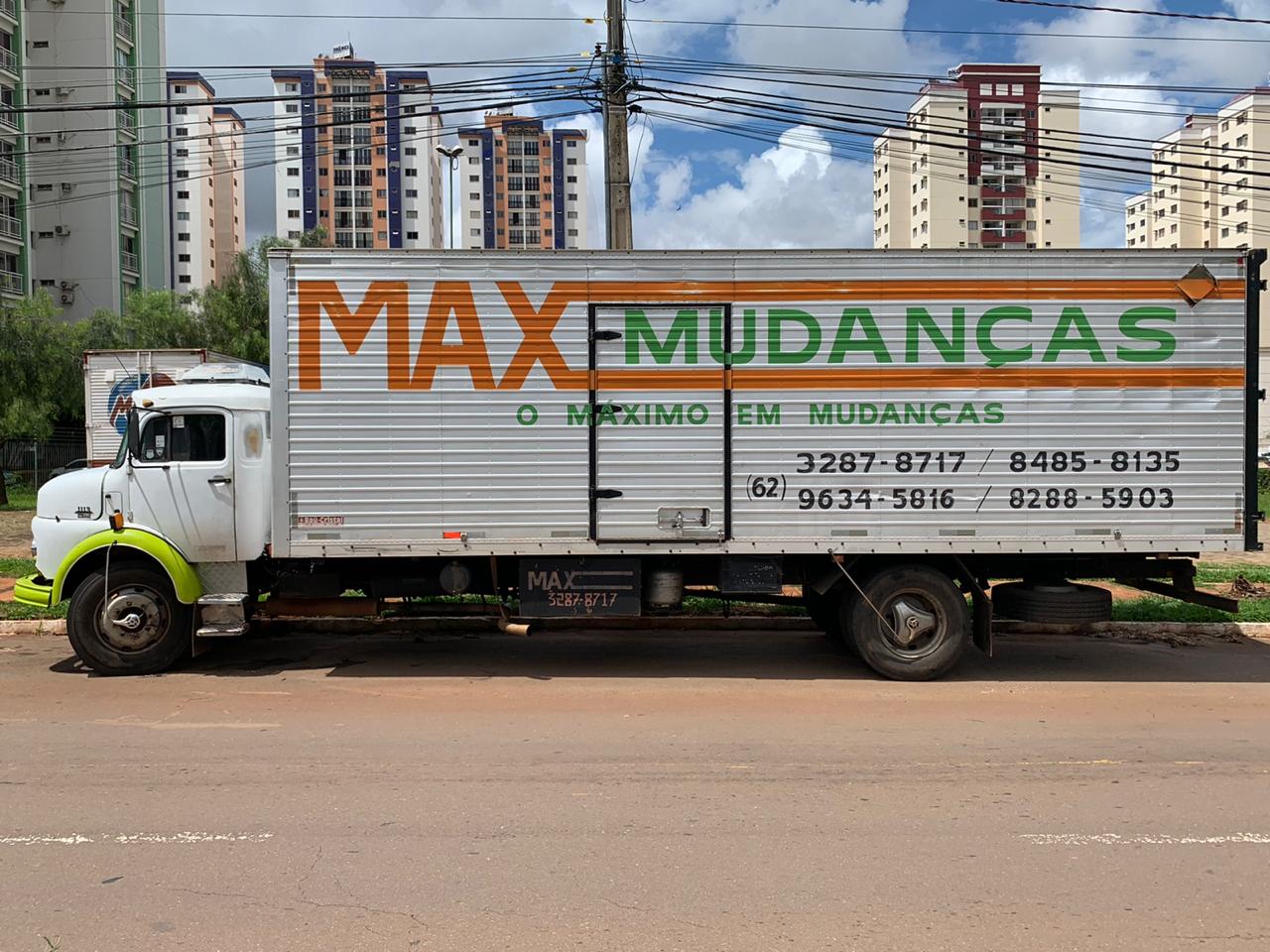 Caminhao de mudan\u00e7as no Residencial Jardim Floren\u00e7a - Max mudan\u00e7as